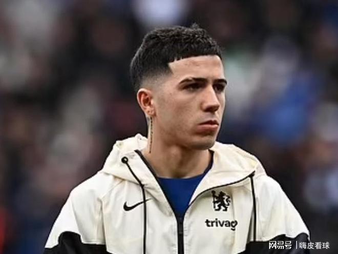 切尔西队惨败！主帅赛后直言球队需彻底反思，女人增加.